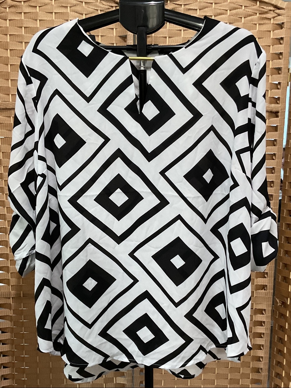 Harve Benard Black and White Geometric Tunic